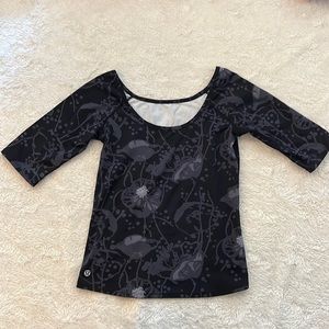 Lululemon 3/4 sleeve top. Size small.